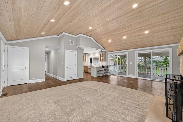 270 S Ott Avenue, Glen Ellyn, IL 60137