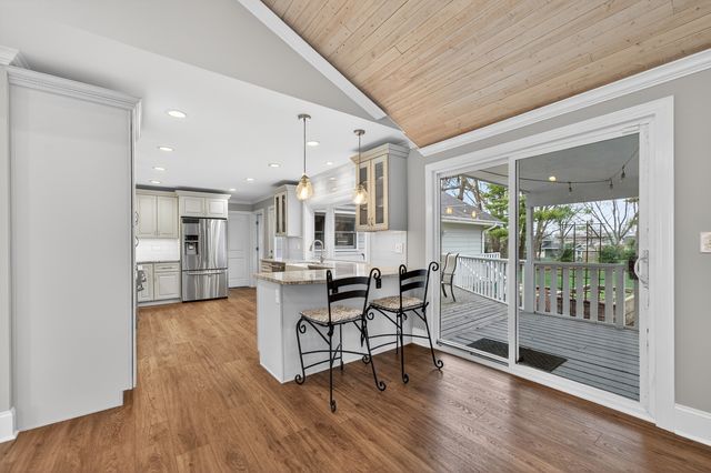 270 S Ott Avenue, Glen Ellyn, IL 60137