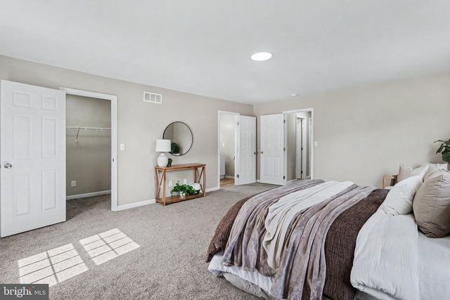 31 WOODVIEW DR, Mount Holly Springs, PA 17065