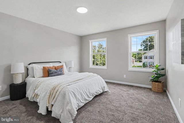 31 WOODVIEW DR, Mount Holly Springs, PA 17065
