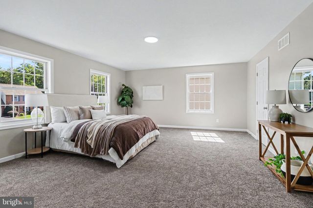31 WOODVIEW DR, Mount Holly Springs, PA 17065