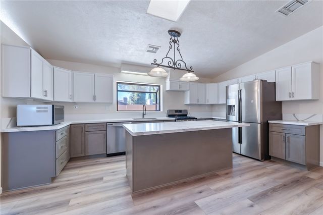 985 Crestwood Drive, Kingman, AZ 86409