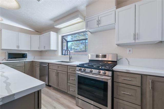 985 Crestwood Drive, Kingman, AZ 86409