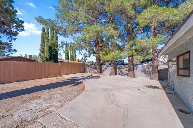 985 Crestwood Drive, Kingman, AZ 86409