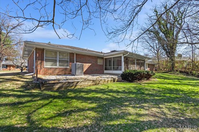 207 Country Club Lane, Belleville, IL 62223