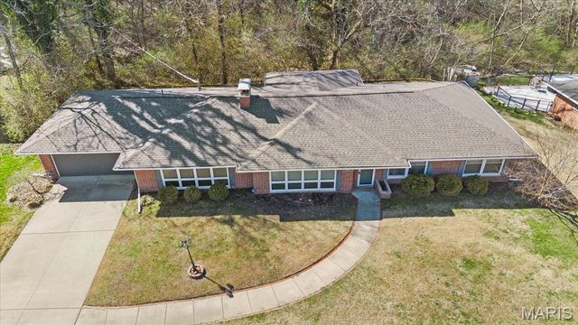 207 Country Club Lane, Belleville, IL 62223