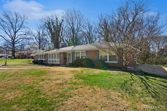 207 Country Club Lane, Belleville, IL 62223