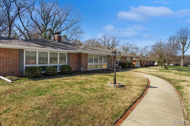 207 Country Club Lane, Belleville, IL 62223