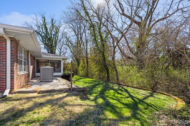 207 Country Club Lane, Belleville, IL 62223