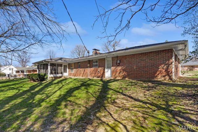 207 Country Club Lane, Belleville, IL 62223