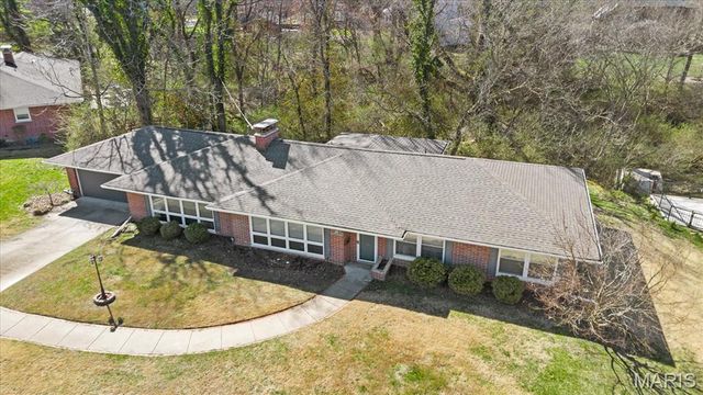 207 Country Club Lane, Belleville, IL 62223