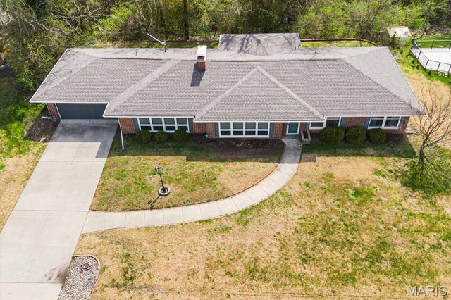 207 Country Club Lane, Belleville, IL 62223