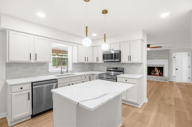 125 Silver Leaf Drive, Fayetteville, GA 30214