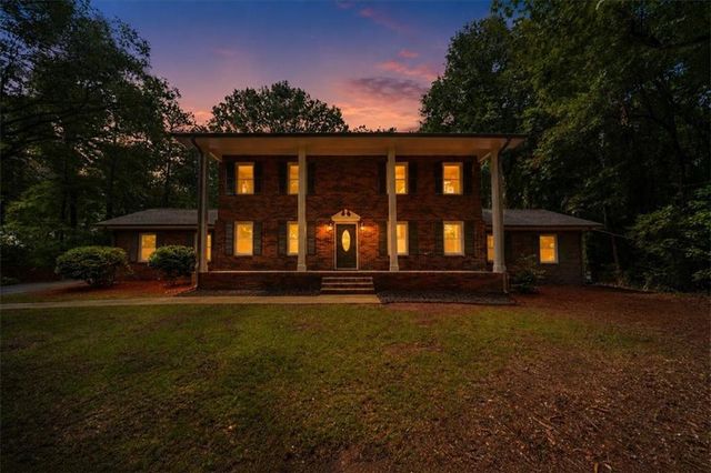 125 Silver Leaf Drive, Fayetteville, GA 30214