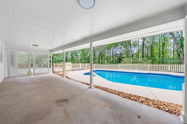 125 Silver Leaf Drive, Fayetteville, GA 30214