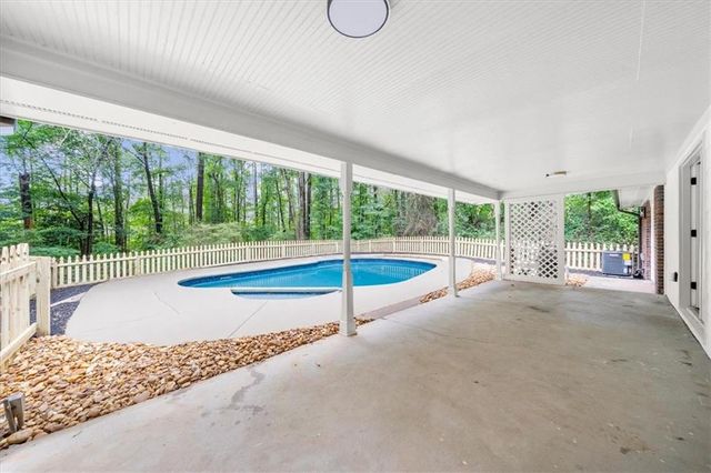 125 Silver Leaf Drive, Fayetteville, GA 30214