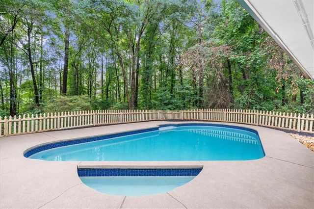 125 Silver Leaf Drive, Fayetteville, GA 30214