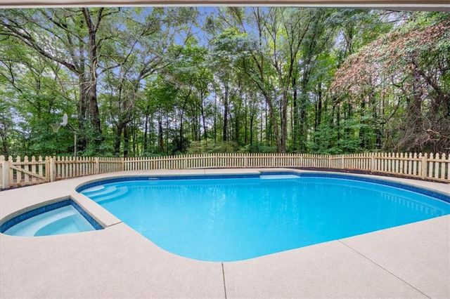 125 Silver Leaf Drive, Fayetteville, GA 30214