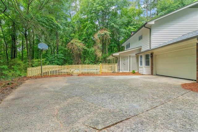 125 Silver Leaf Drive, Fayetteville, GA 30214