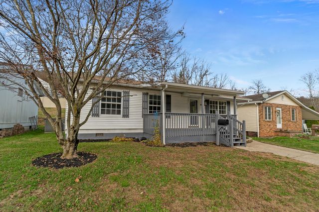 3981 E 39th Street, Nitro, WV 25143