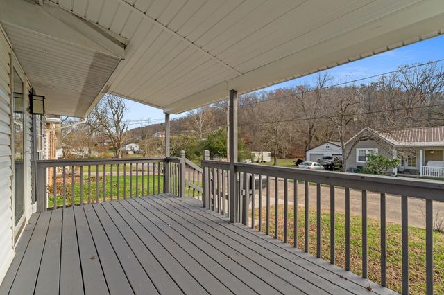 3981 E 39th Street, Nitro, WV 25143