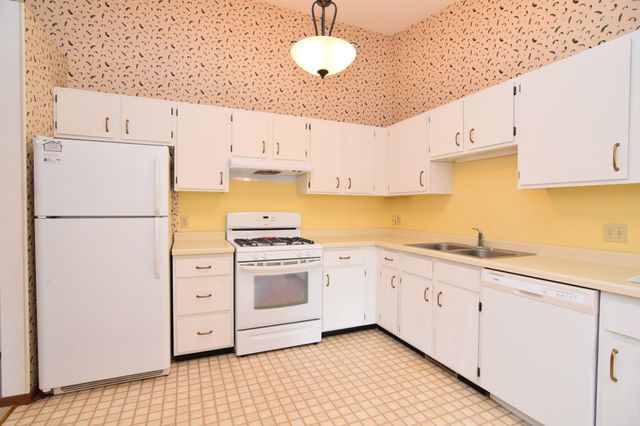 11039 Oregon Circle, Bloomington, MN 55438