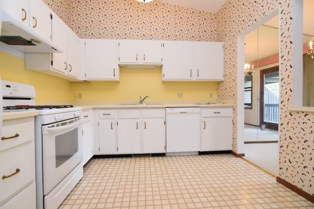11039 Oregon Circle, Bloomington, MN 55438