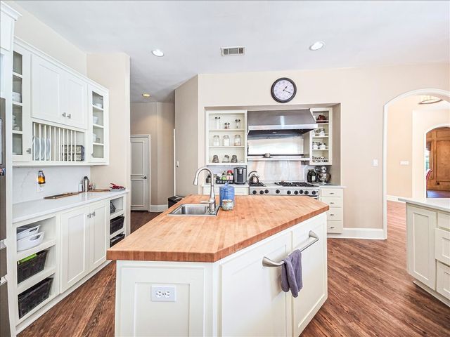 3000 Iron Stone Court, Arlington, TX 76006