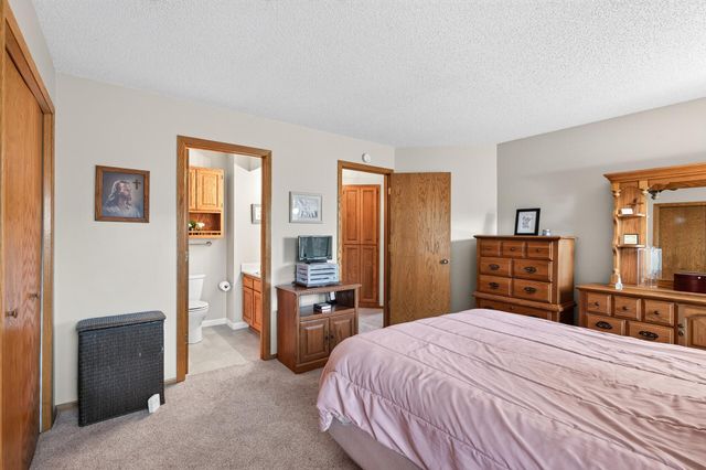 1305 Keller Lane, Burnsville, MN 55306