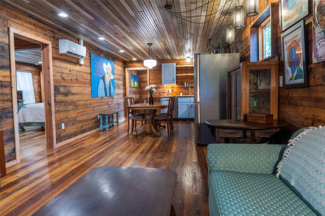 1148 Gunter ST, Austin, TX 78721