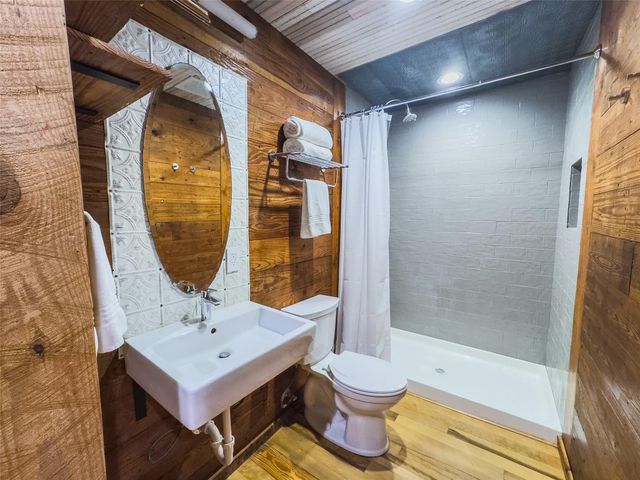 1148 Gunter ST, Austin, TX 78721