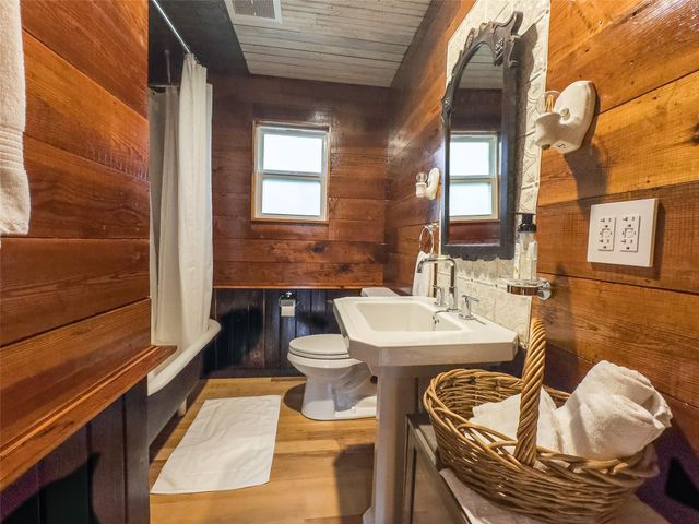 1148 Gunter ST, Austin, TX 78721