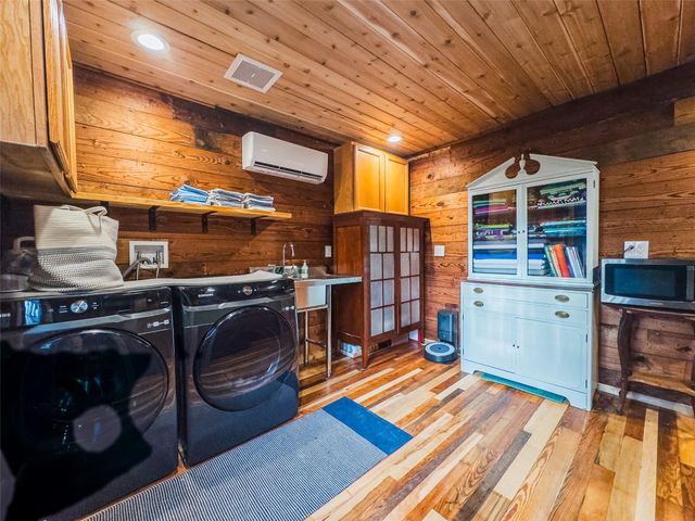 1148 Gunter ST, Austin, TX 78721