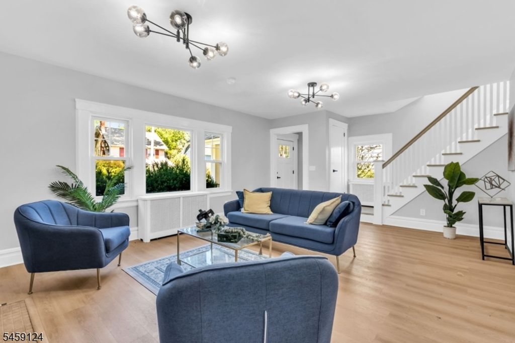 25 Laurel Ave, East Orange City, NJ 07017 — photo 2