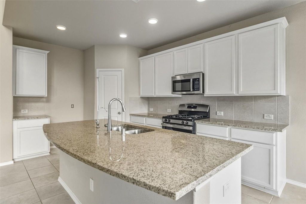 Image 8 of property listing at 20735 Yaupon Meadow Lane, Richmond, TX 77407