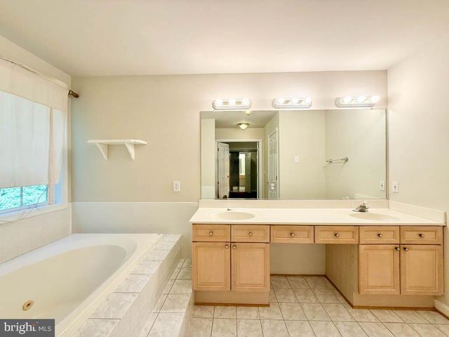 8 HOLLY BROOKE CT, Stafford, VA 22554