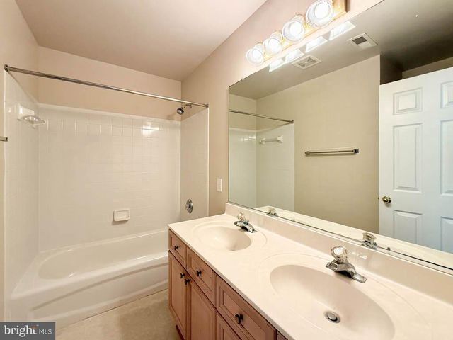 8 HOLLY BROOKE CT, Stafford, VA 22554