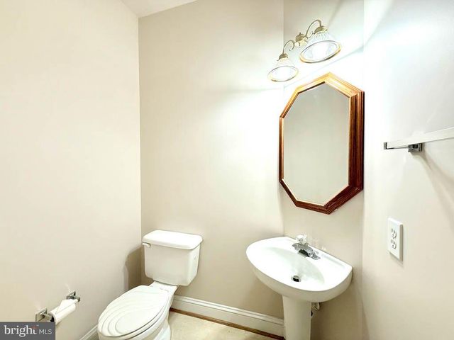 8 HOLLY BROOKE CT, Stafford, VA 22554