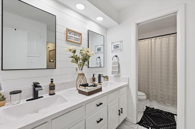 701 Raintree Road, Fort Worth, TX 76103