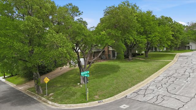 701 Raintree Road, Fort Worth, TX 76103