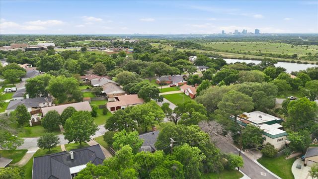 701 Raintree Road, Fort Worth, TX 76103