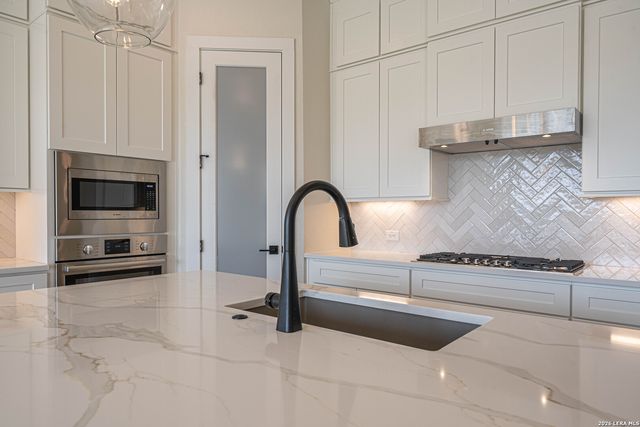 2013 Toscano Way, Kerrville, TX 78028