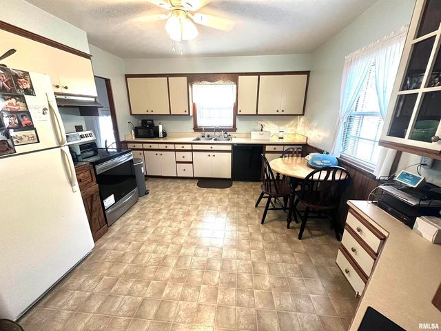 420 W 3RD Street, Centralia, IL 62801