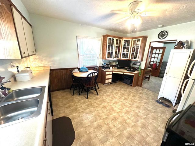 420 W 3RD Street, Centralia, IL 62801