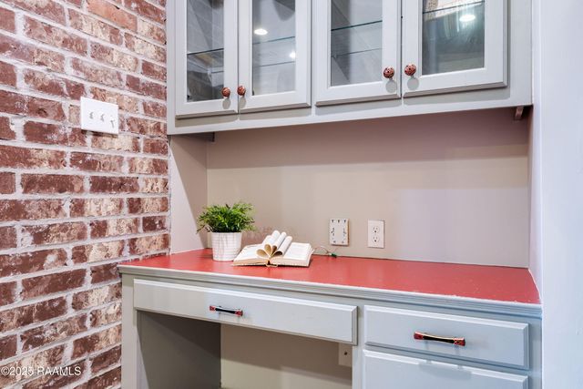 207 Narrow Way Drive, Lafayette, LA 70508