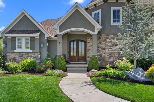 2604 W 162nd Terrace, Overland Park, KS 66085
