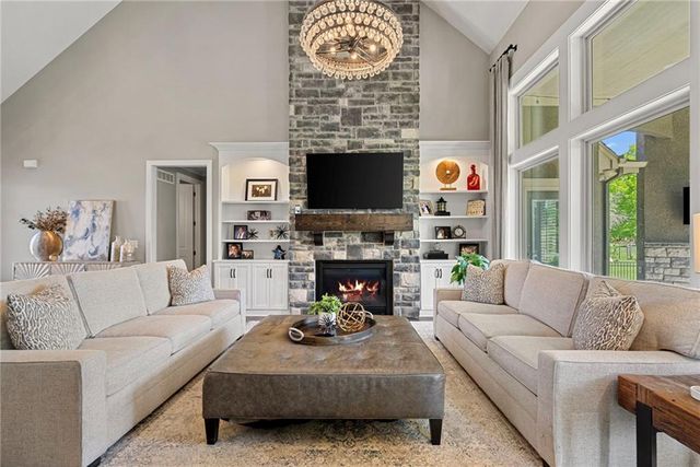 2604 W 162nd Terrace, Overland Park, KS 66085