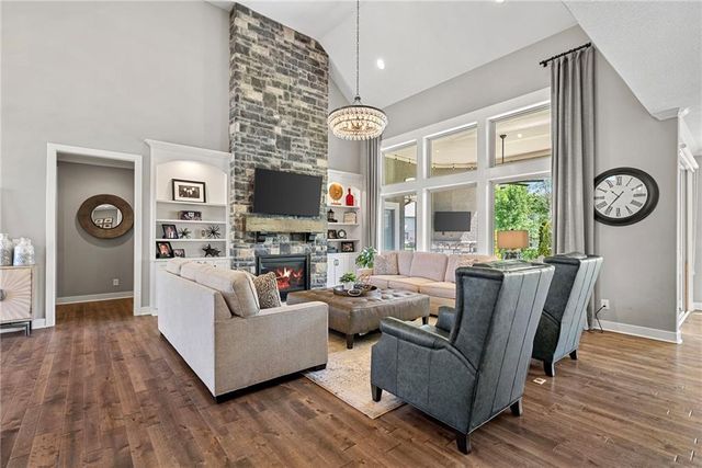 2604 W 162nd Terrace, Overland Park, KS 66085