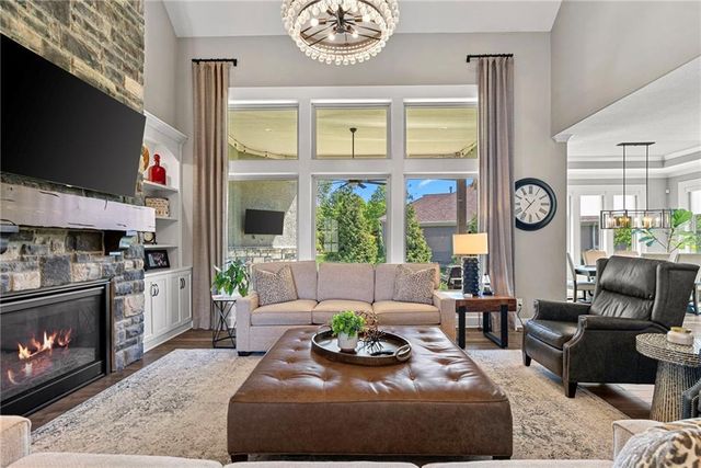 2604 W 162nd Terrace, Overland Park, KS 66085