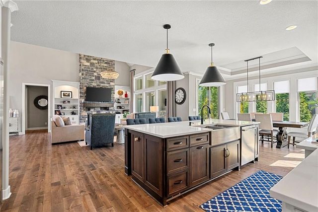 2604 W 162nd Terrace, Overland Park, KS 66085